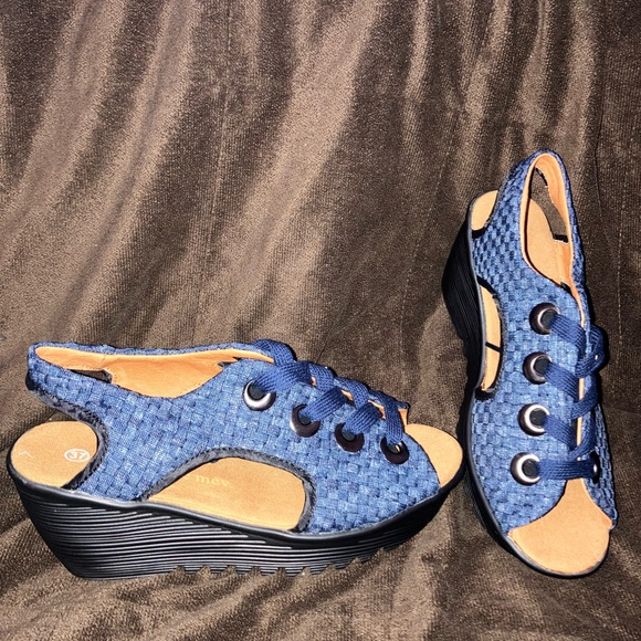 Blue Woven Open-Toe Bernie mev Sandals - Picture 4 of 5